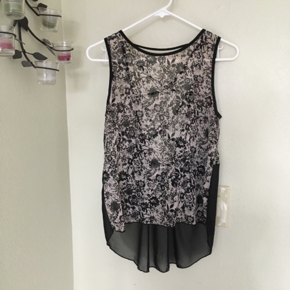 Abound sheer loose floral top size xs